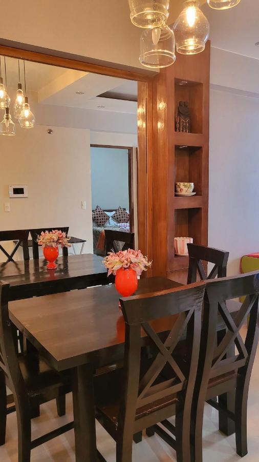 One Palm Tree Villas Condominium - Studio 10O With Balcony - Across Terminal 3 Airport Manille Extérieur photo