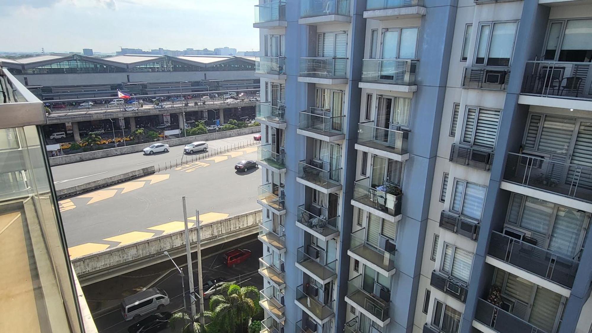 One Palm Tree Villas Condominium - Studio 10O With Balcony - Across Terminal 3 Airport Manille Extérieur photo