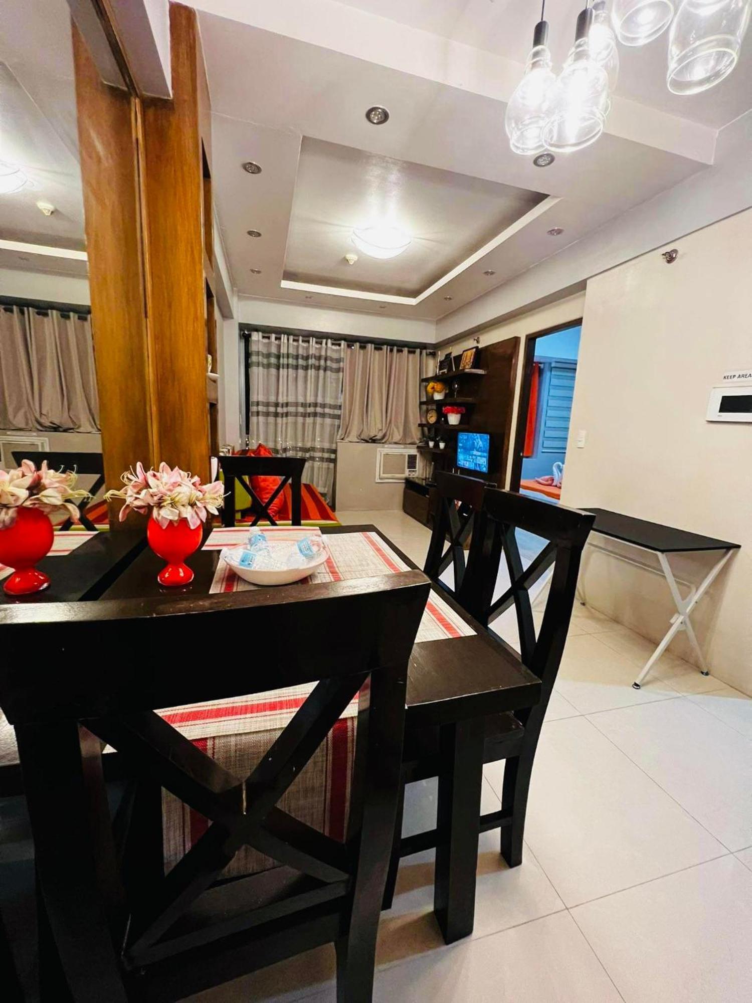 One Palm Tree Villas Condominium - Studio 10O With Balcony - Across Terminal 3 Airport Manille Extérieur photo